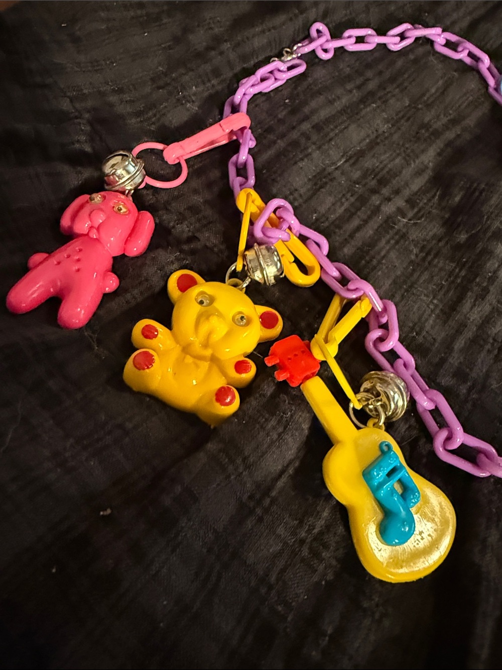 Vintage 80s charm necklace with phone, tea cup, and guitar charms! - Picture 4 of 7